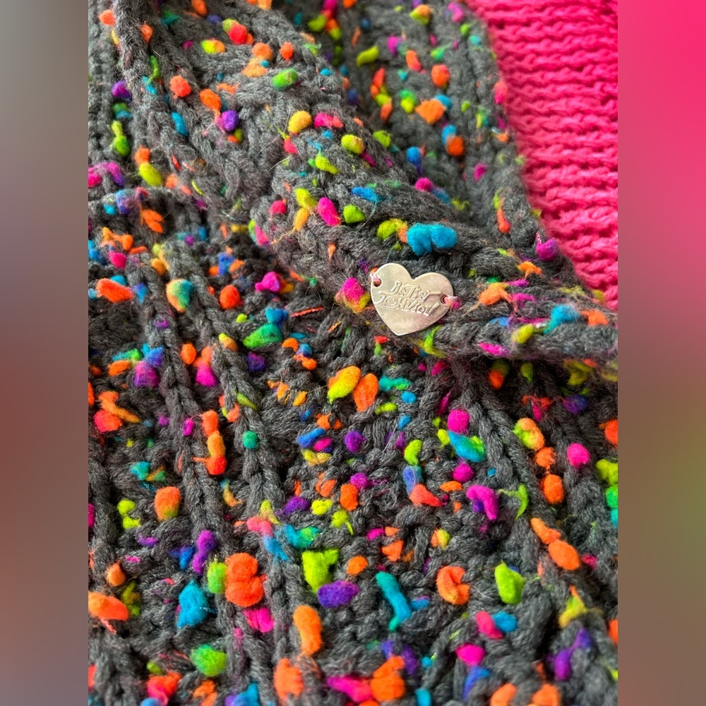 Betsey Johnson, bundle two knit scarfs ombre pink confetti neon rare find🎁⭐️👀 - Picture 4 of 14